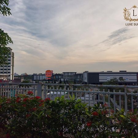 Luxe Suites At Skyloft ยะโฮร์บาห์รู ภายนอก รูปภาพ