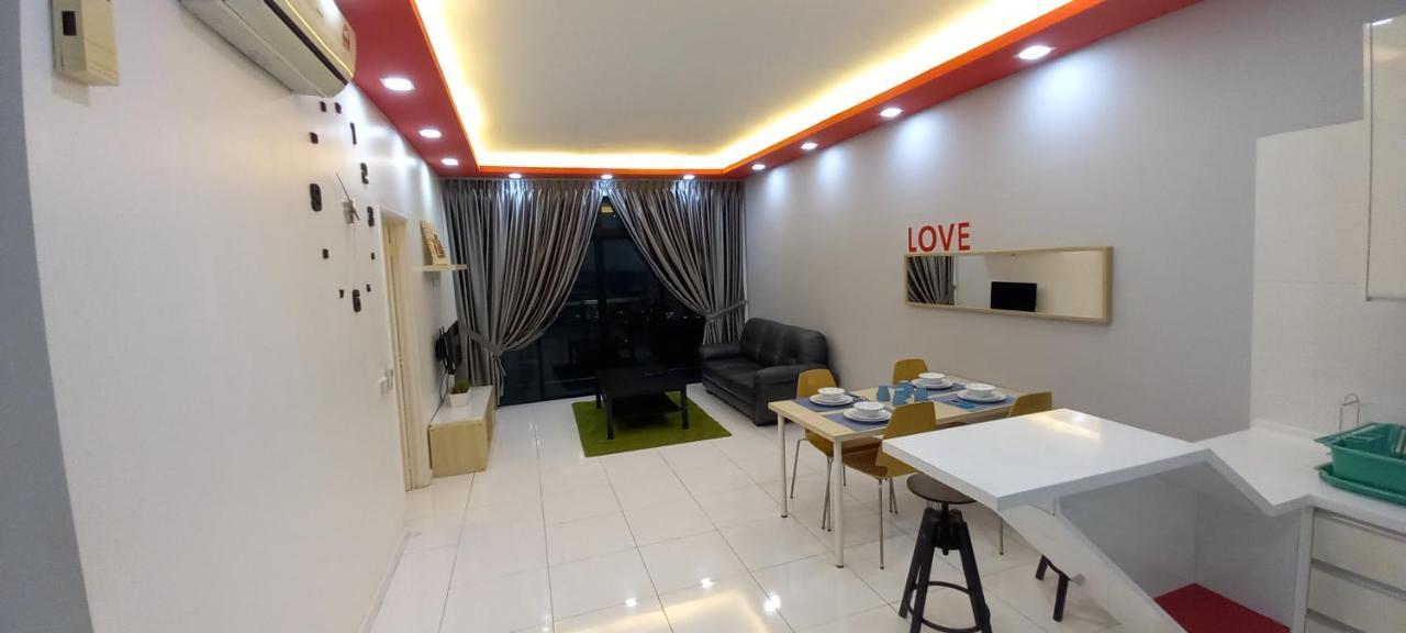 Luxe Suites At Skyloft ยะโฮร์บาห์รู ภายนอก รูปภาพ