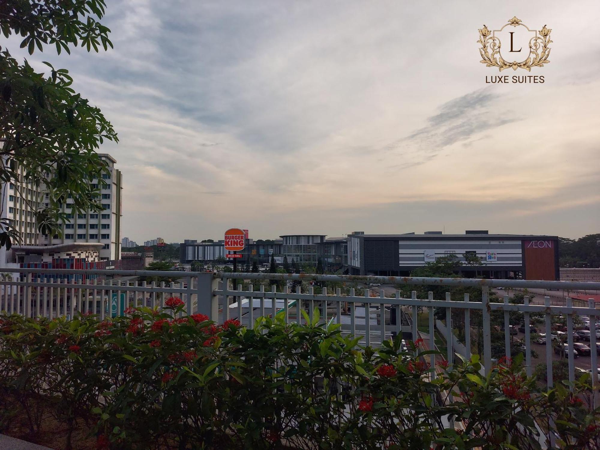 Luxe Suites At Skyloft ยะโฮร์บาห์รู ภายนอก รูปภาพ